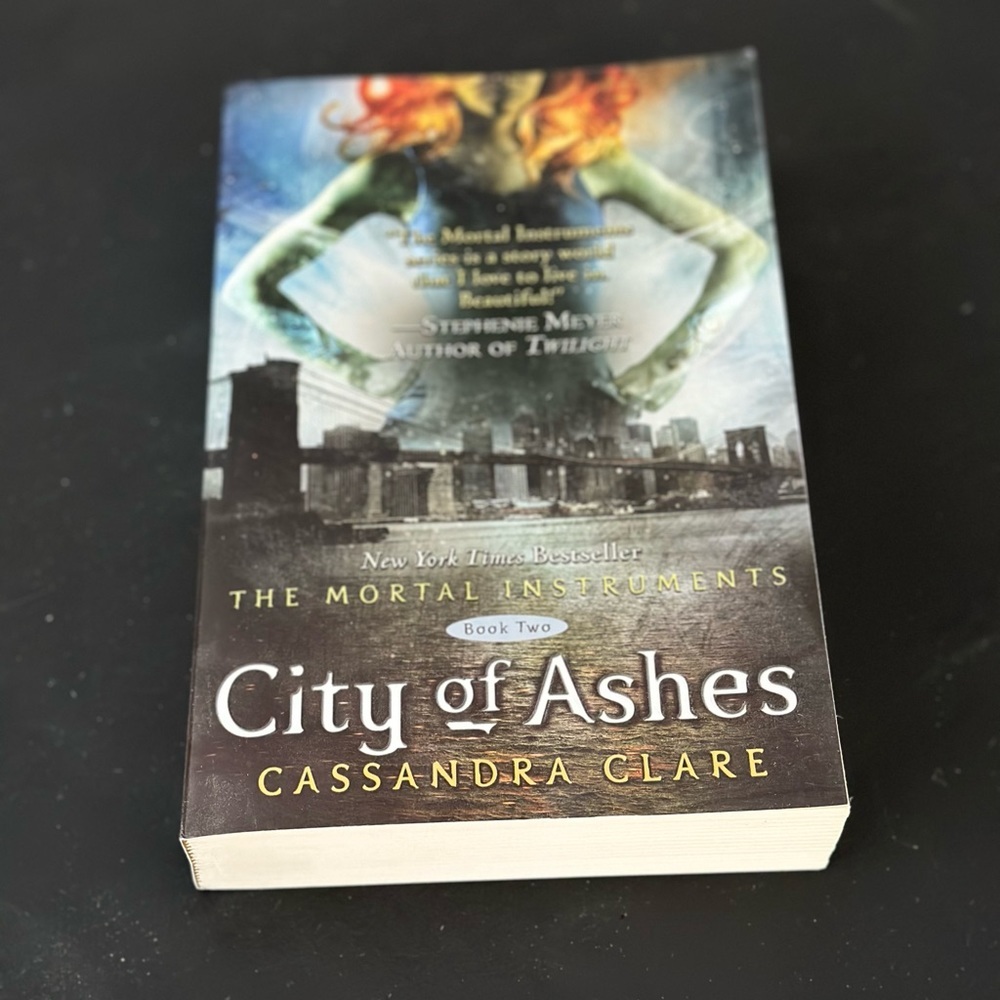 BOOK: City of Ashes - Cassandra Clare